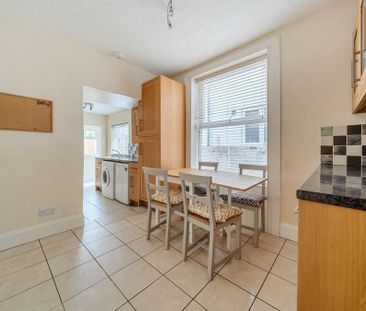 3 bedroom terraced house to rent - Photo 6