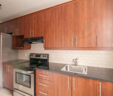 4745 Queen Mary Road - Photo 3