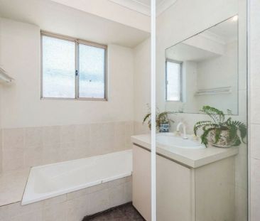 Convenience and Lifestyle. - Photo 3