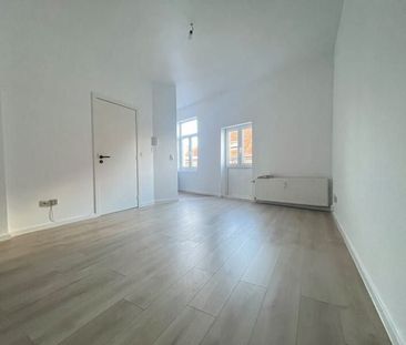 Appartement te huur in Ukkel voor € 950 met 1 slaapkamer - Photo 2