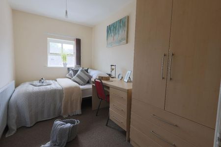 6 bedroom terraced house to rent - Photo 3