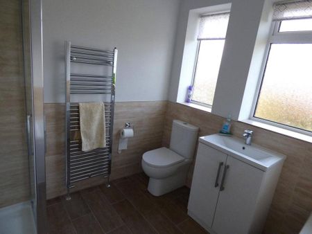 4 bedroom semi-detached house to rent - Photo 4