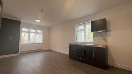 7 bedroom detached house to rent - Photo 2