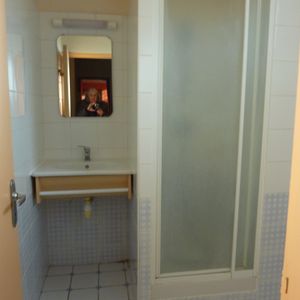 Location Appartement 2 pièces 43m² MONTMORILLON 86500 - Photo 3