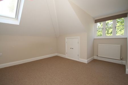 Broomhall Road, Woking - Photo 2