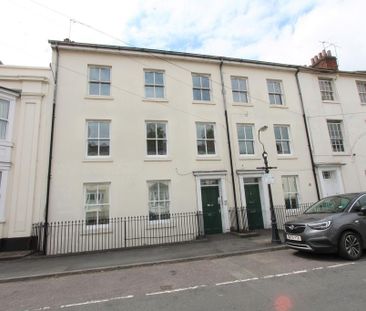 3 bedroom flat to rent - Photo 6