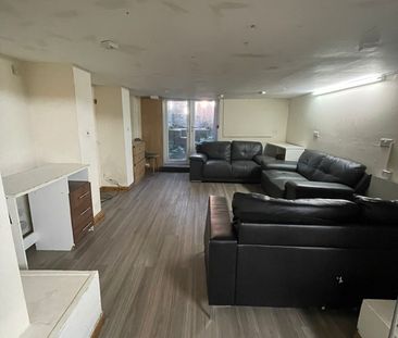 Room in a Shared House, Hyde Park Road, LS6 - Photo 1