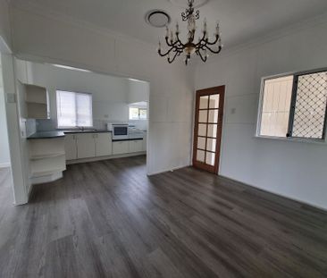 For Rent - 5 Bedrooms; Huge Home with Dual Living. - Photo 1