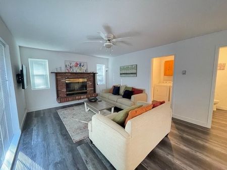 Newly Renovated 5 Bedrooms Upper Home in Elgin Area - Photo 2