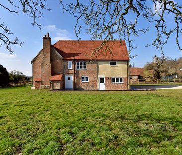 A beautifully refurbished Grade II listed home in rural setting - Photo 1