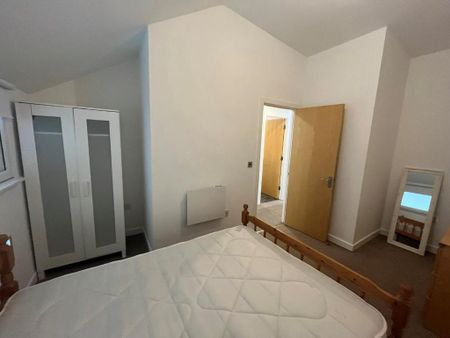 3 bedroom flat to rent - Photo 3