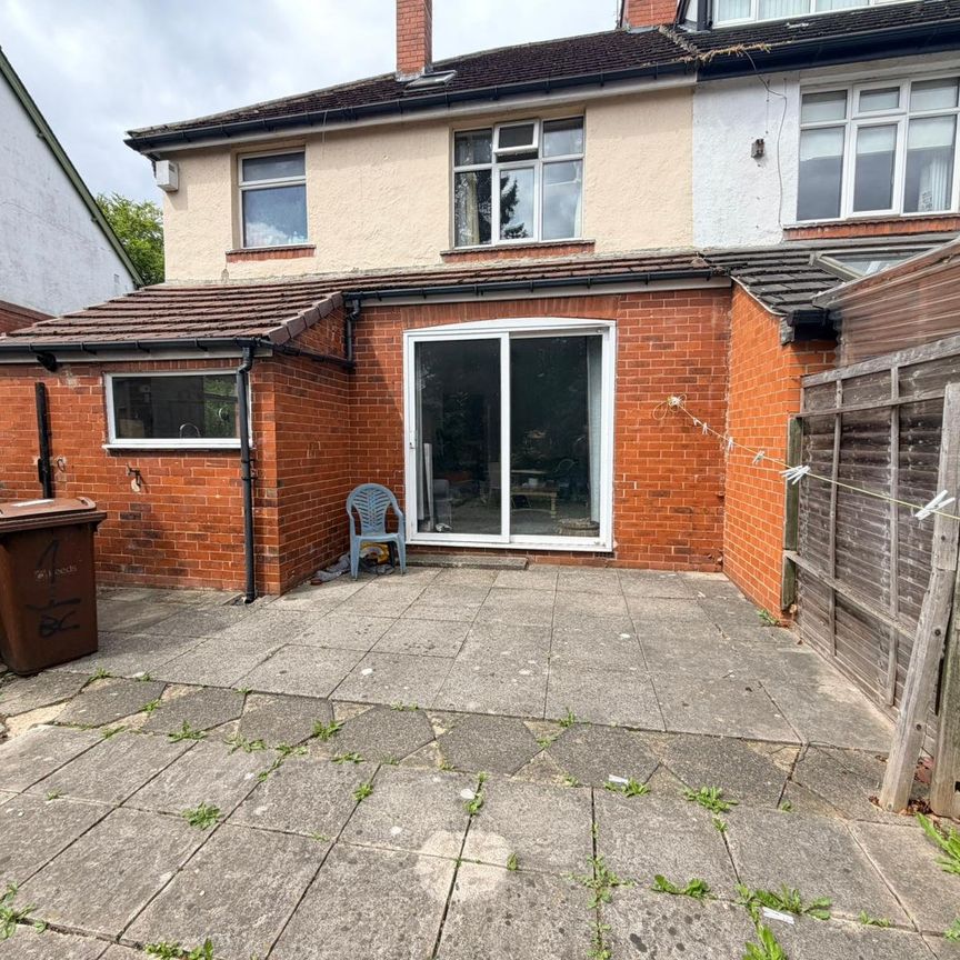 4 bedroom semi-detached house to rent - Photo 1