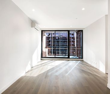 Port Melbourne Apartment With Stunning City Views - Photo 1