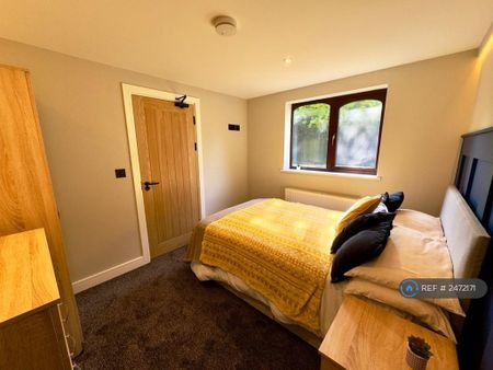 1 bedroom in a house share to rent - Photo 2