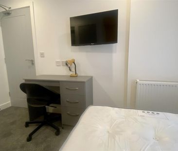 To Let - Photo 6