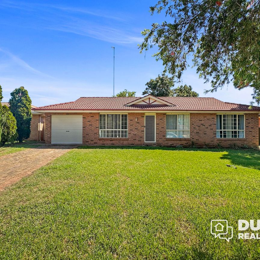 COZY THREE BEDROOM IN SOUTH - Photo 1