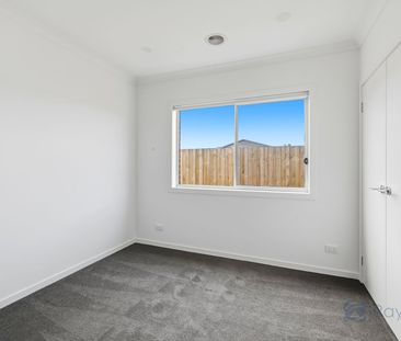 Modern living 4 bedroom home - Photo 5