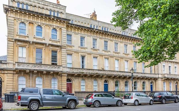 An extremely large flat on Victoria Square with front and back courtyards and massive graden. This flat has a private entrance and is offered furnished.**Video tour available** - Photo 1