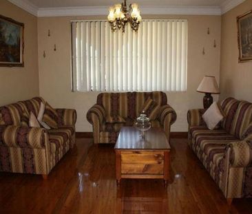 Spacious 4 Bedroom Home - Photo 3