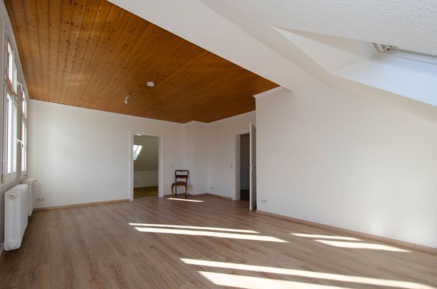 Elegante Dachgeschosswohnung im sanierten Altbau – ruhig und zentral in Wuppertal-Uellendahl-Ost - Photo 1