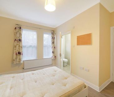 3 bedroom flat to rent - Photo 1