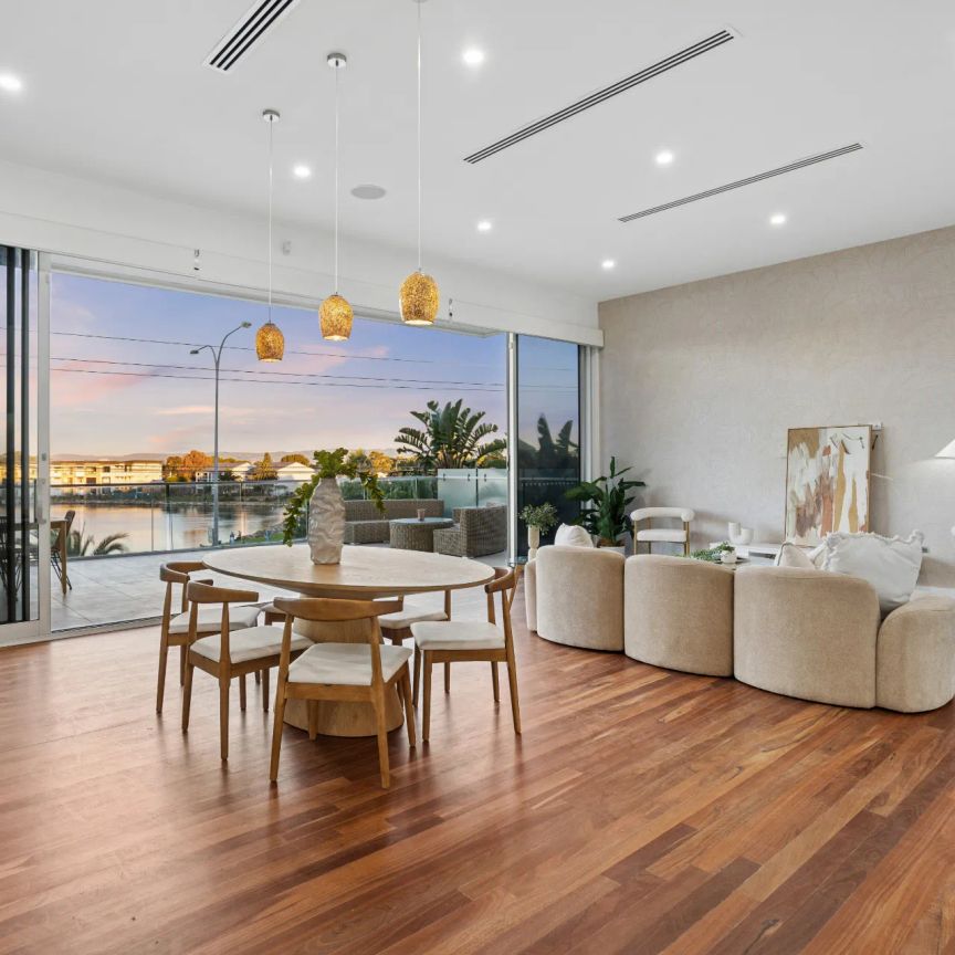 Waterfront Splendour and Exceptional Space for Five-Star Family Living - Photo 1