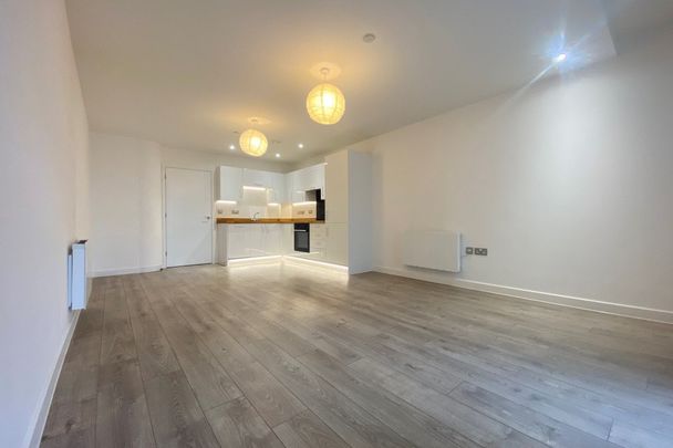 Edinburgh Gate - Photo 1