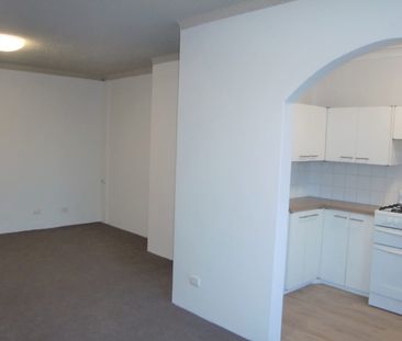 Bright and Sunny Two-Bedroom Unit – Freshwater - Photo 3