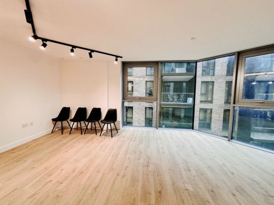 2 Bedroom 2 Bathroom Flat6 - Photo 1