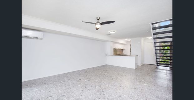 2 Bedroom Renovated Townhouse - Photo 1