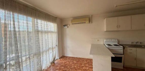 “Spacious Apartment!” - Photo 2