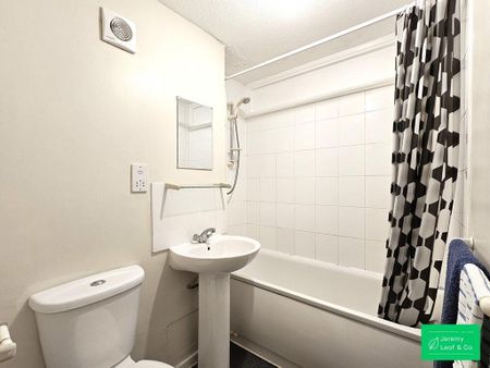 2 bedroom flat to rent - Photo 5