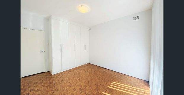 Spacious Two Bedroom Apartment - Photo 1