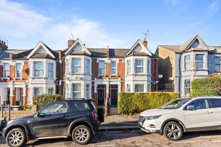 3 bedroom apartment to rent - Photo 2