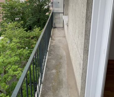 À louer - Studio avec balcon, cave et stationnement - Photo 5