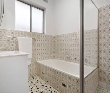 Three Bedroom Apartment Offering Modern Living With Views - Photo 6