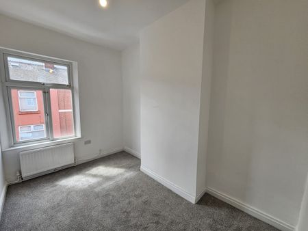 3 Bed Terraced House, Southbourne Street, M6 - Photo 2