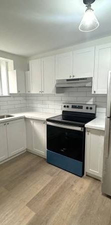 155 STANLEY AVE., #1 - RENOVATED 1BED/1BATH, PARKING, LOCKER, LAUNDRY - Photo 1