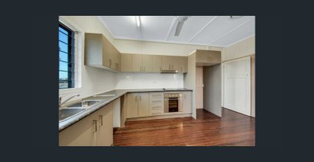 Charming Queenslander - Photo 5