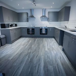 -19 Glebe Street Room 8 - Photo 2