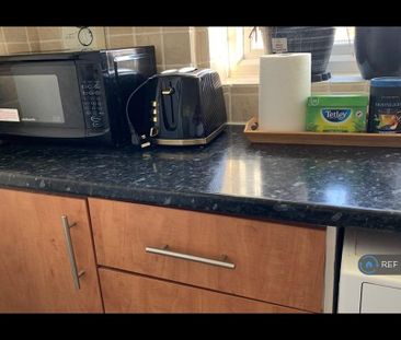 1 bedroom in a flat share to rent - Photo 6