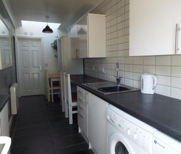 2 bedroom flat to rent - Photo 4