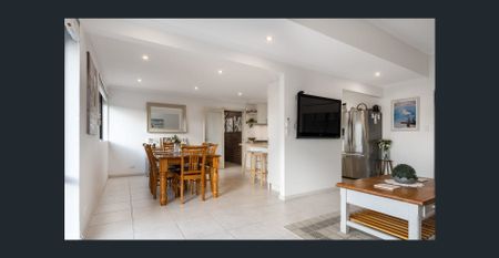 Peaceful Court Location! - Photo 3