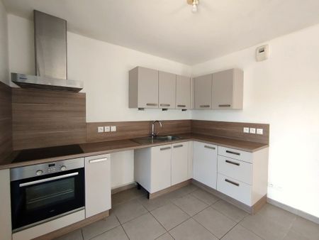 Location Appartement 3 pièces 67m² - Photo 2