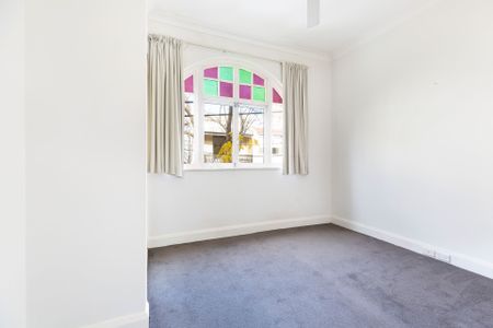 Charming 3-Bedroom Terrace in the Heart of Darlinghurst - Photo 2