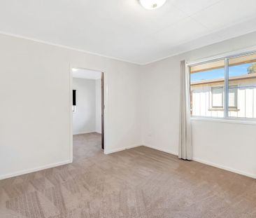 Updated 3-Bedroom Home – Walk to Usq & Kearneys Spring Park - Photo 3