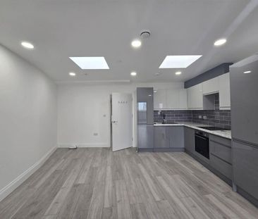 3 bedroom flat to rent - Photo 6