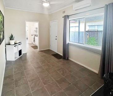 Good location, neat & tidy duplex - Photo 3