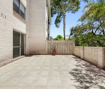 Renovated two bedroom apartment - Photo 2