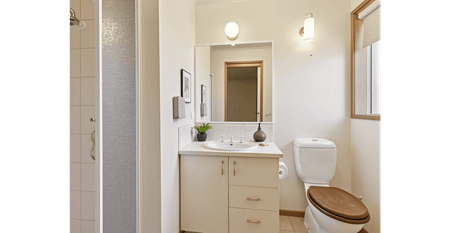 Family Home in heart of Mornington - Photo 2